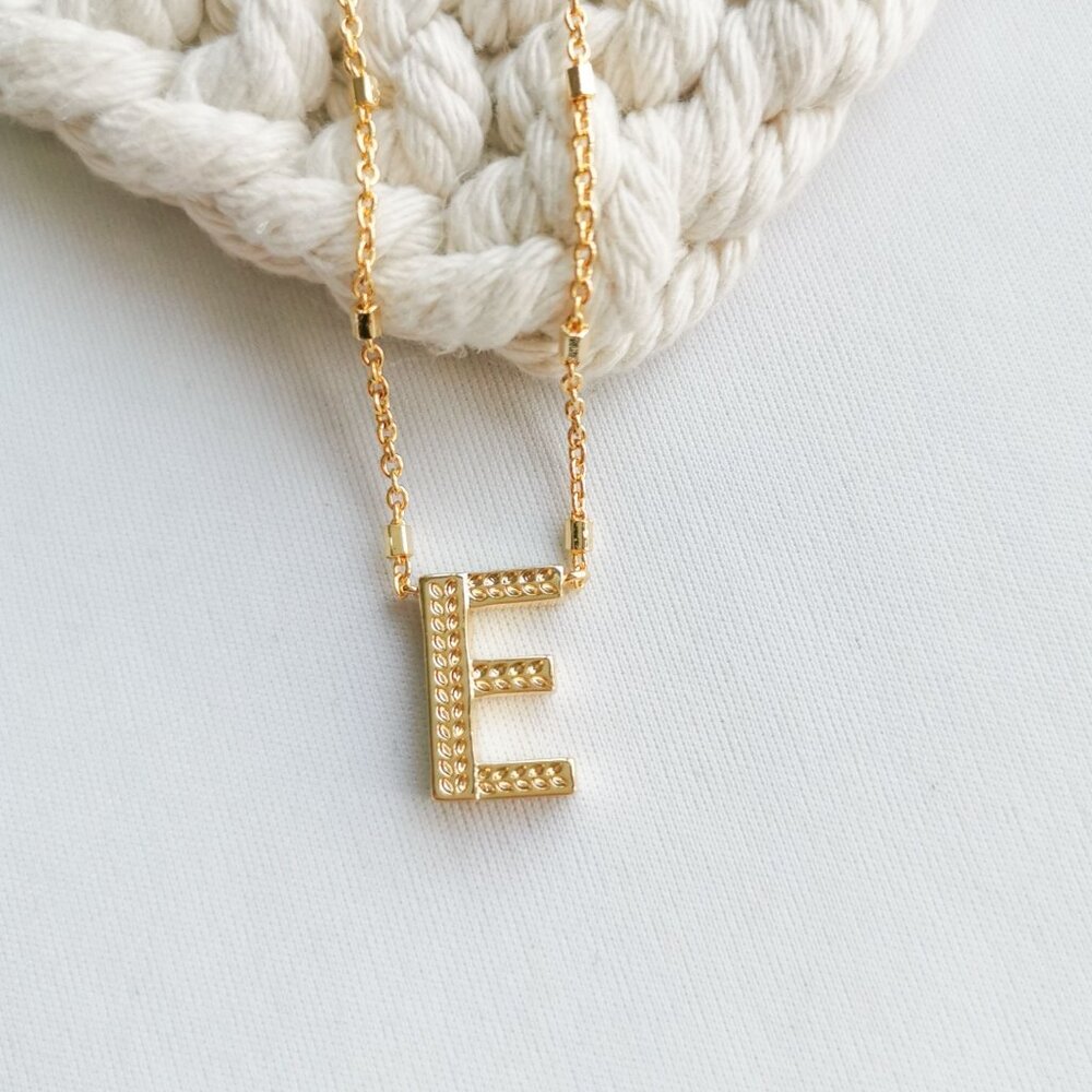 Kendra Scott Letter Gold E Pendant Necklace